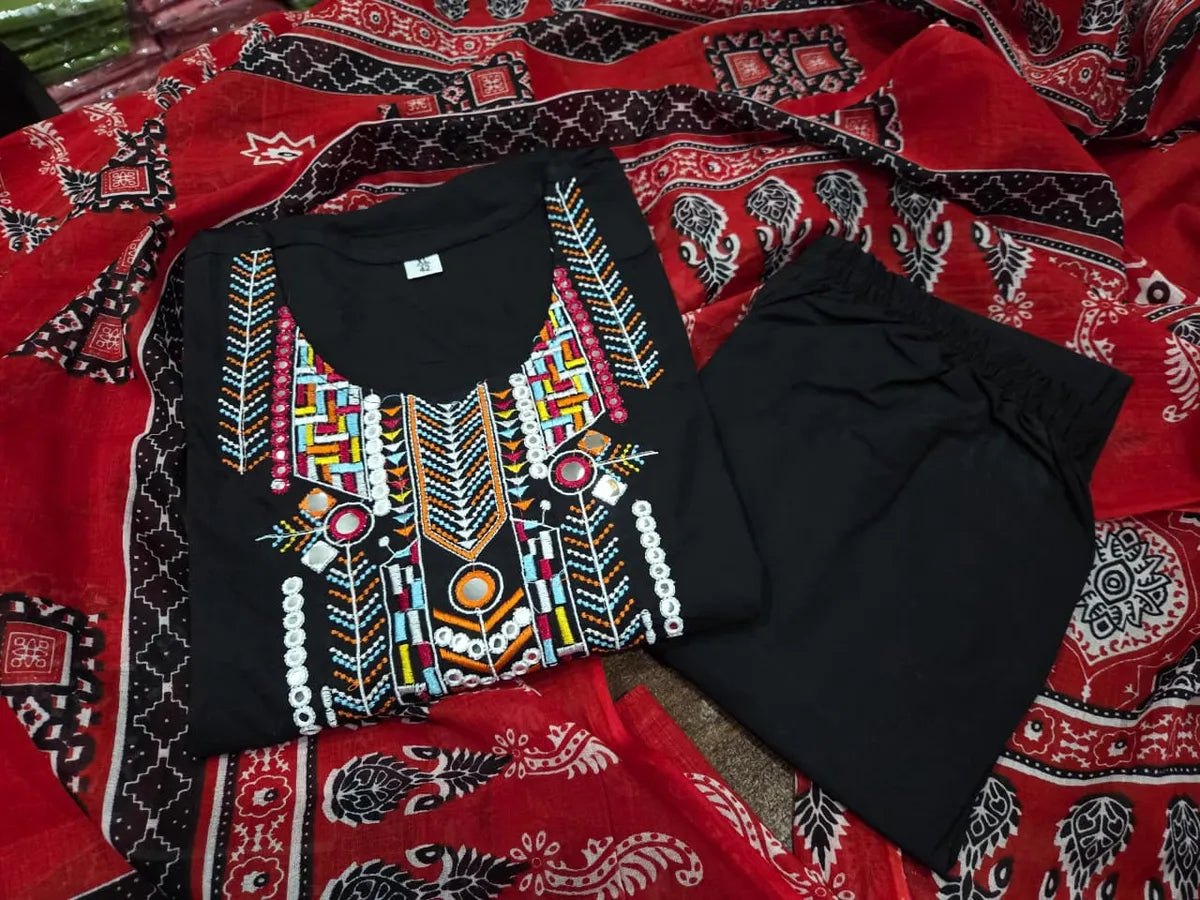 Women Ethnic Motifs Embroidered Thread Work 3 Piece Kurta Set