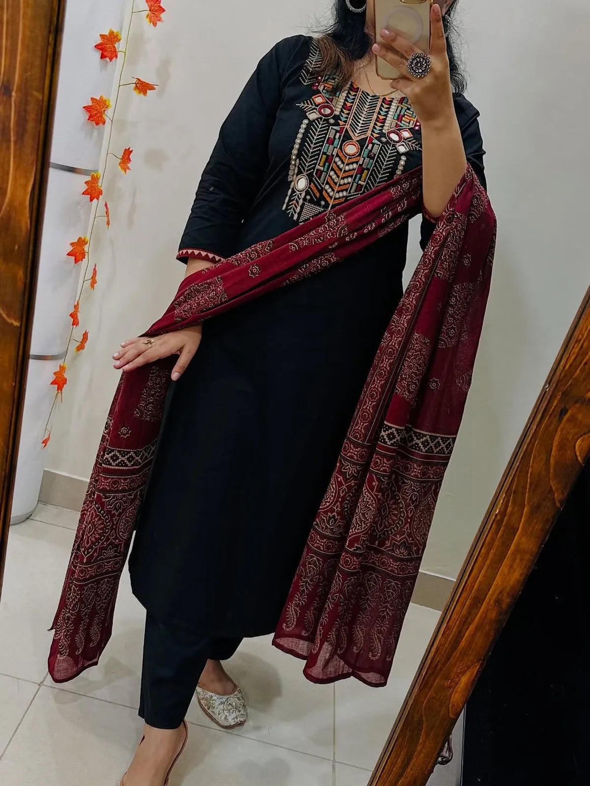 Women Ethnic Motifs Embroidered Thread Work 3 Piece Kurta Set
