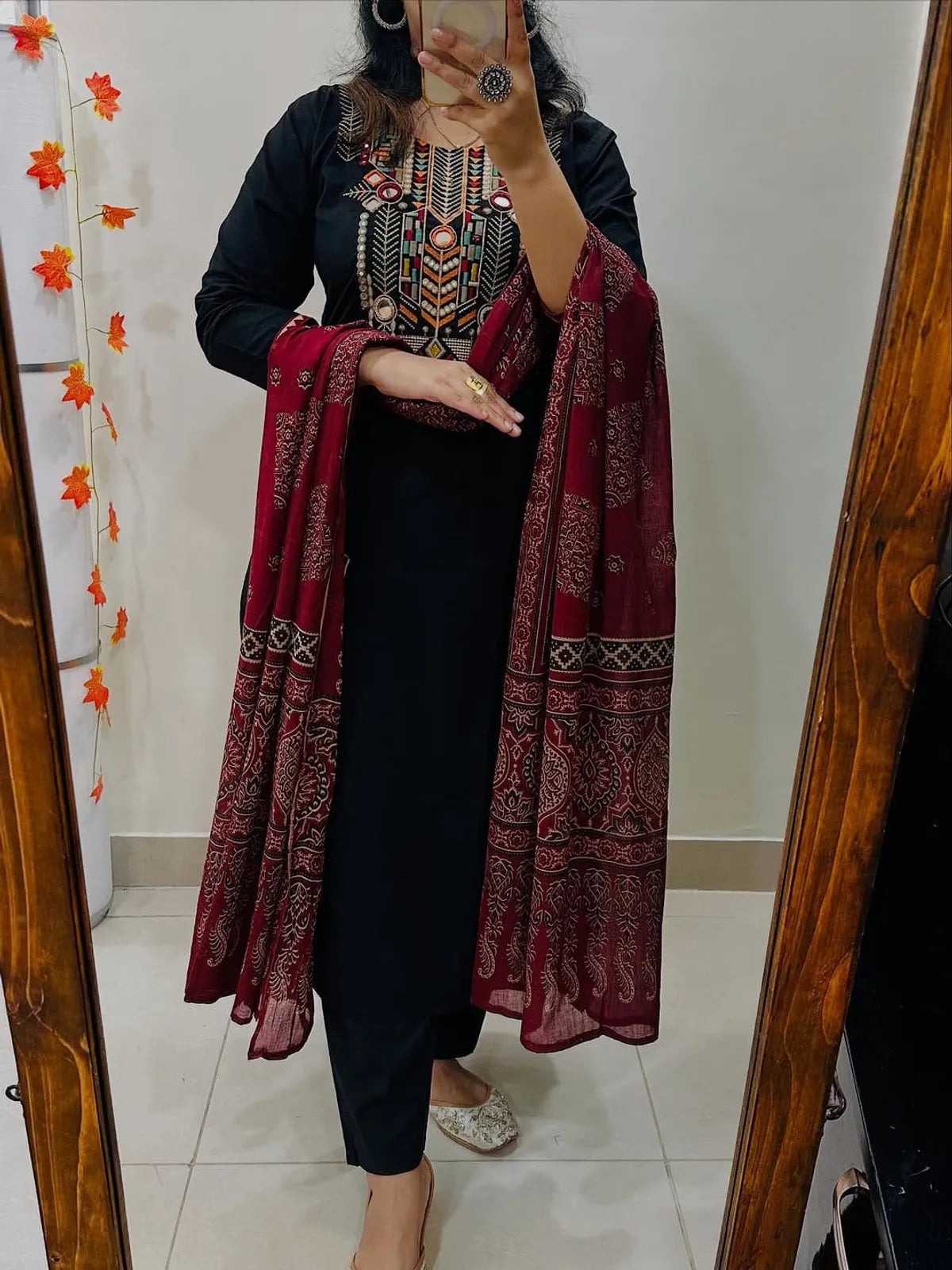 Women Ethnic Motifs Embroidered Thread Work 3 Piece Kurta Set