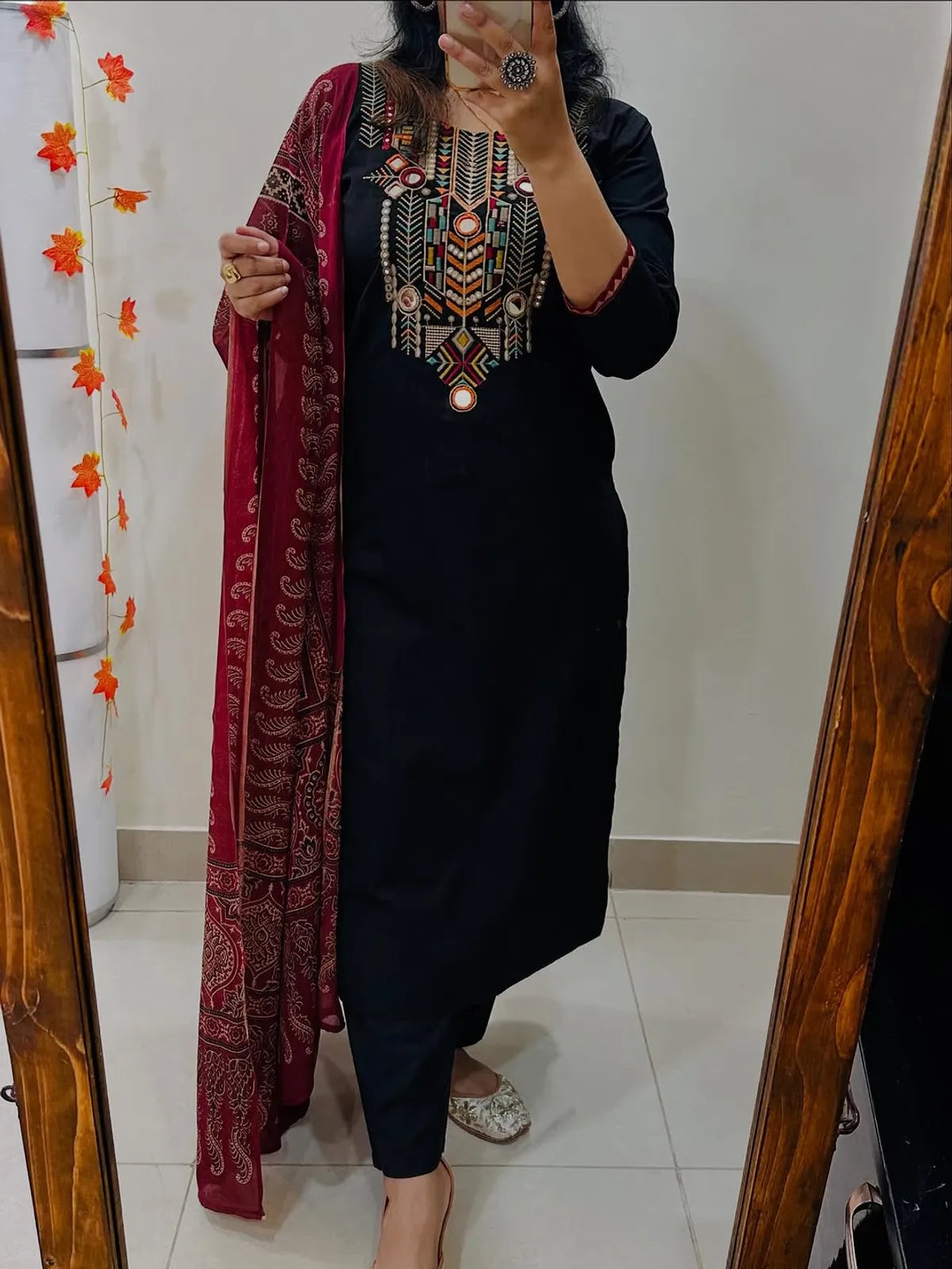 Women Ethnic Motifs Embroidered Thread Work 3 Piece Kurta Set