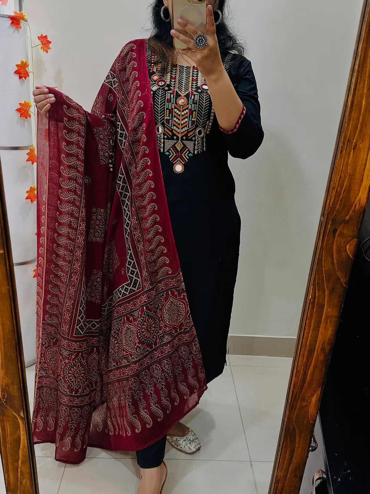 Women Ethnic Motifs Embroidered Thread Work 3 Piece Kurta Set