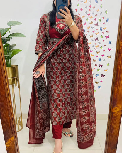 Mughal/Kalamkari Fusion Azrak Bagru Print Red Kurti Pant Dupatta Set