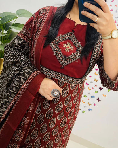 Mughal/Kalamkari Fusion Azrak Bagru Print Red Kurti Pant Dupatta Set