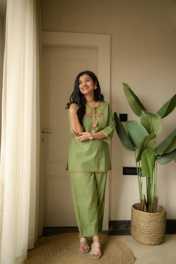 Green Embroidered Ethnic Co-ord Set with Tassels